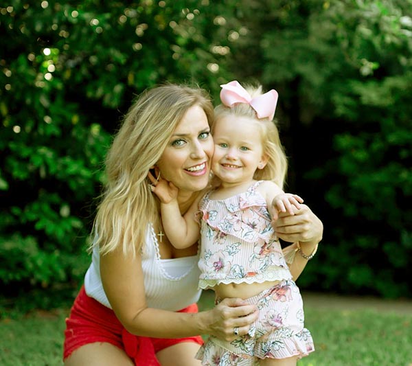Image of Alisa Mote with her daughter Kenadeigh